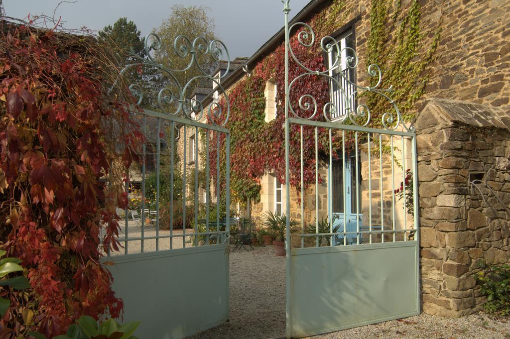 Au Pontmevault Bed & Breakfast Miniac-Morvan Exterior photo